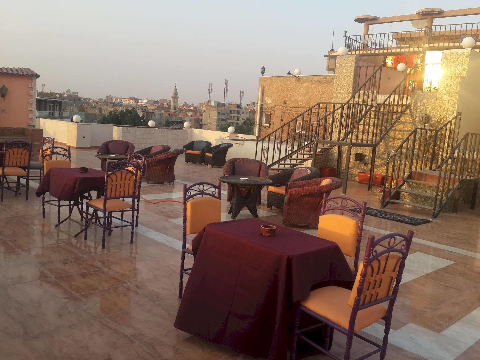 Pyramids Plateau Inn Giza Eksteriør bilde